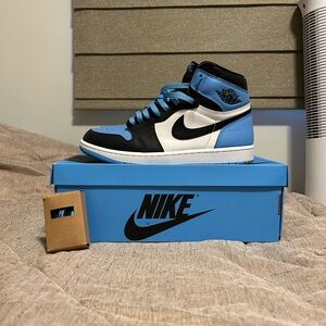 used but in really good condition selling cause i just don’t wear them often